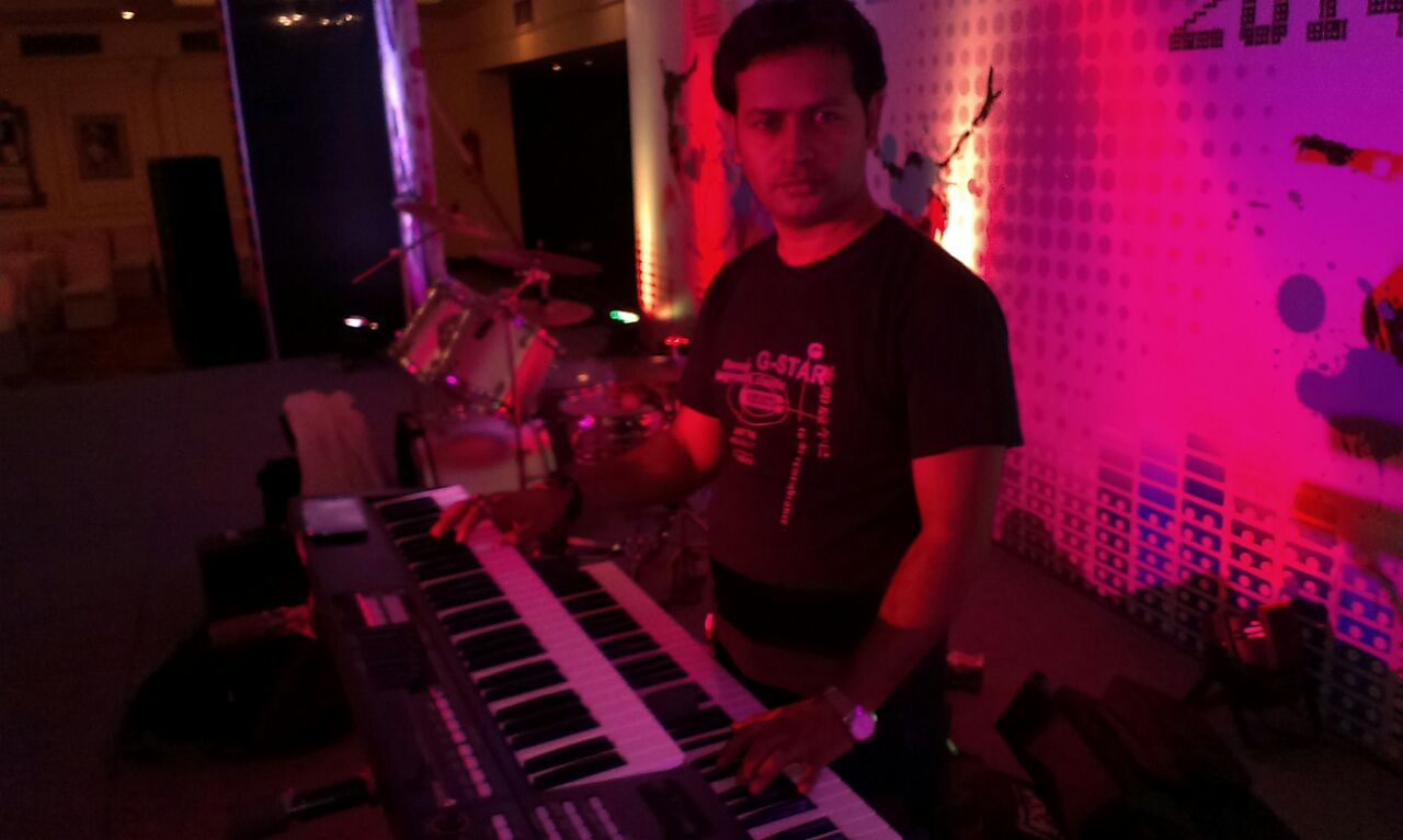 male keyboard player udaipur